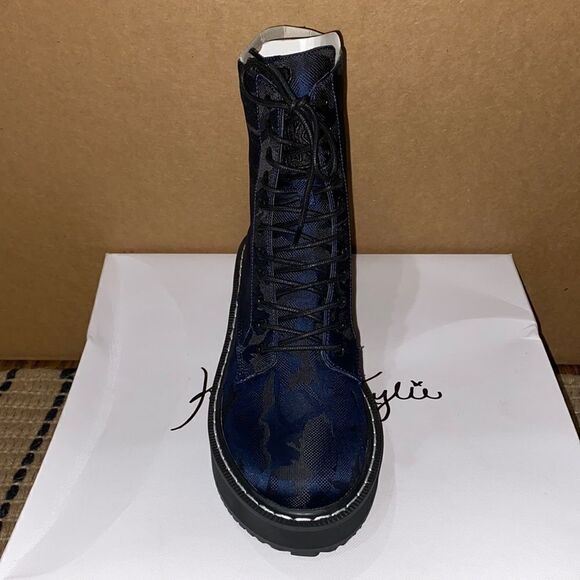NWT Kendall & Kylie Navy Camo Hunting Combat Boot - Picture 3 of 6